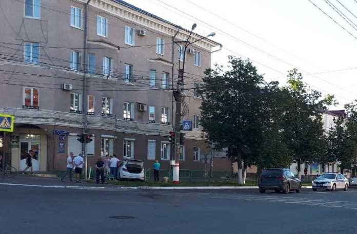В центре Саранска столкнулись две иномарки: есть пострадавший