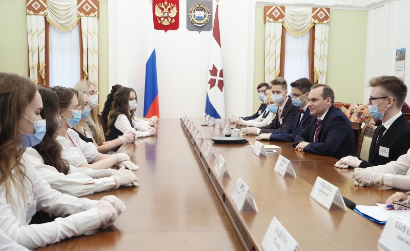 Артем Здунов на встрече с выпускниками: «Мы будем делать все, чтобы после учебы в вузе вам захотелось вернуться в Мордовию!»