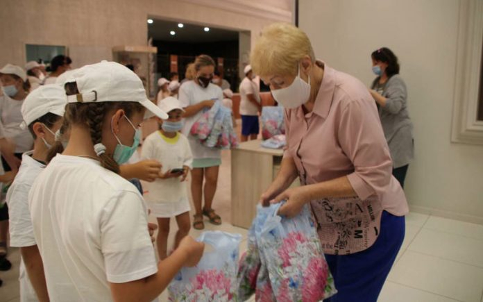 В Саранске в рамках акции "Подари ребёнку радость" 40 детей получили сладкие подарки