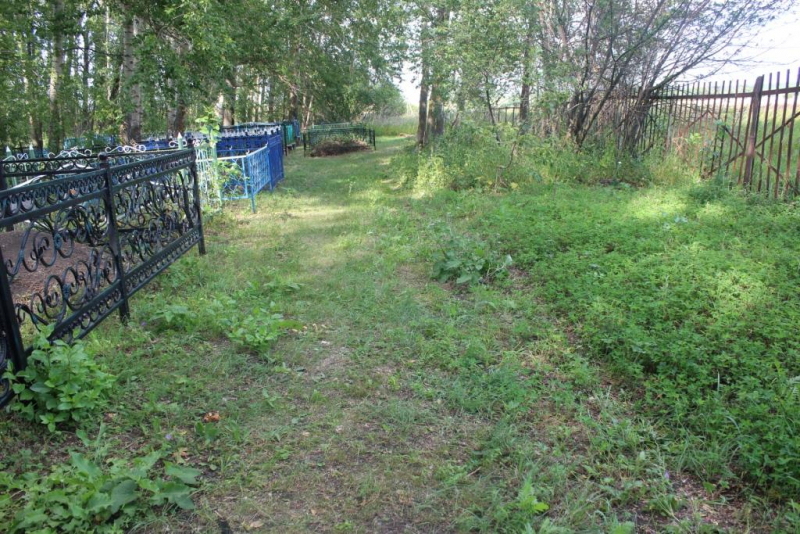 В Мордовии на парня и его родственницу завели уголовное дело за отвратительную выходку на кладбище