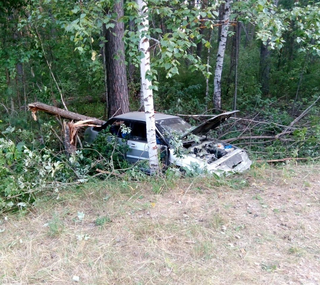 В Мордовии ВАЗ-21140 вылетел в кювет, пострадала 20-летняя девушка