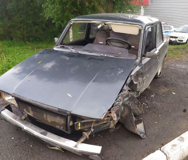 В Саранске в ДТП пострадал 40-летний автомобилист, автомобиль врезался в столб