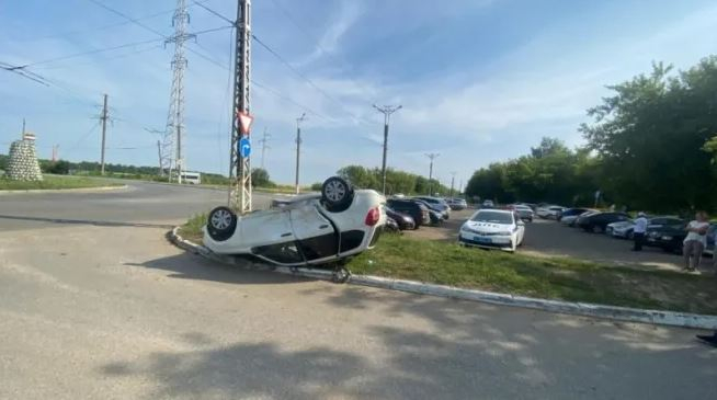 В Саранске женщина-водитель Ford Mondeo перевернула одну «Ладу», а вторую протаранила