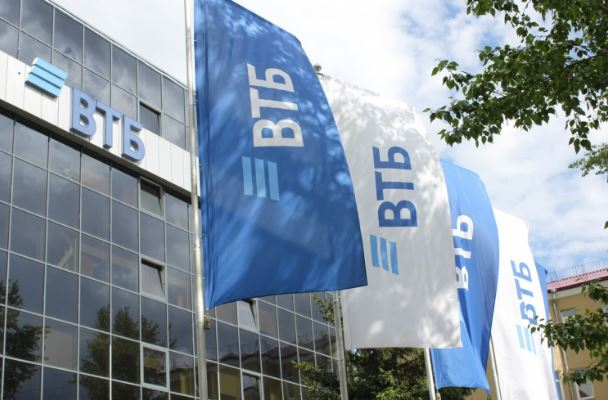 Около 500 тысяч клиентов ВТБ уже успели получить «школьные» выплаты