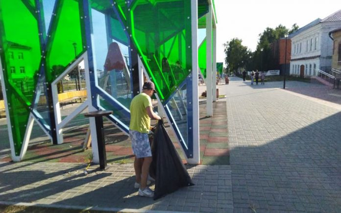 Жители Мордовии через группы «ВКонтакте» помогают коммунальщикам очищать улицы от мусора