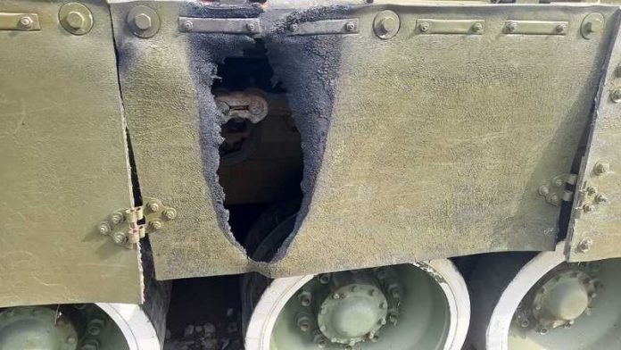 Танк Т-80 в музее военной техники в Рузаевке пыталась сжечь неизвестная девушка