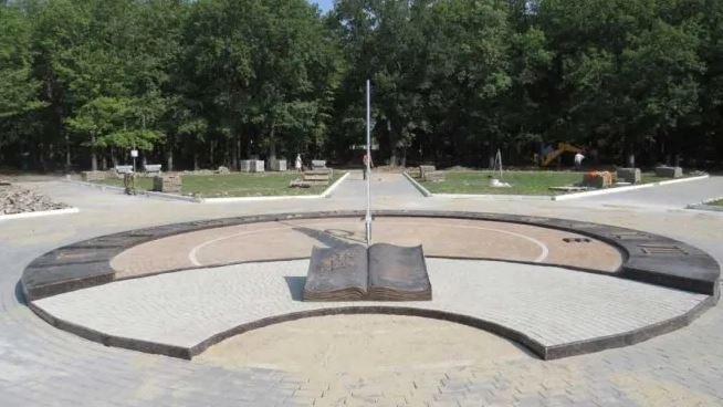 В Рузаевке в парке культуры и отдыха установили самые большие в России солнечные часы