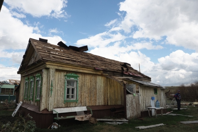 Пострадавшим от урагана жителям Старошайговского района направили еще 1,6 млн рублей