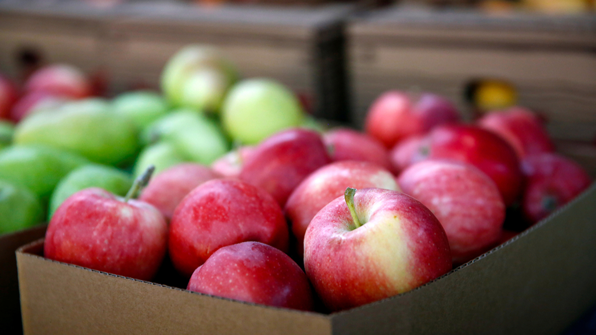 В Зубово-Полянском районе неизвестные заплатили за яблоки фальшивой купюрой