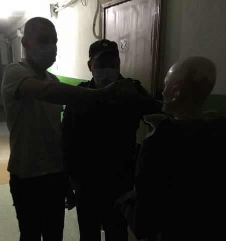 Молодой житель Саранска пытался зарезать соседа на лестничной площадке