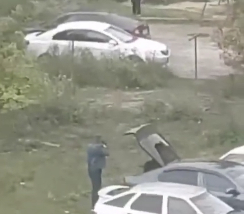 В Мордовии мужчина во дворе дома стрелял по животным