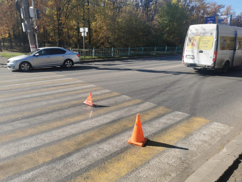 Водитель микроавтобуса сбил женщину на пешеходном переходе в Саранске