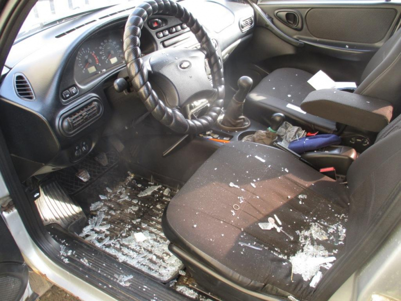 Житель Мордовии повредил несколько машин, чтобы украсть деньги и банковские карты