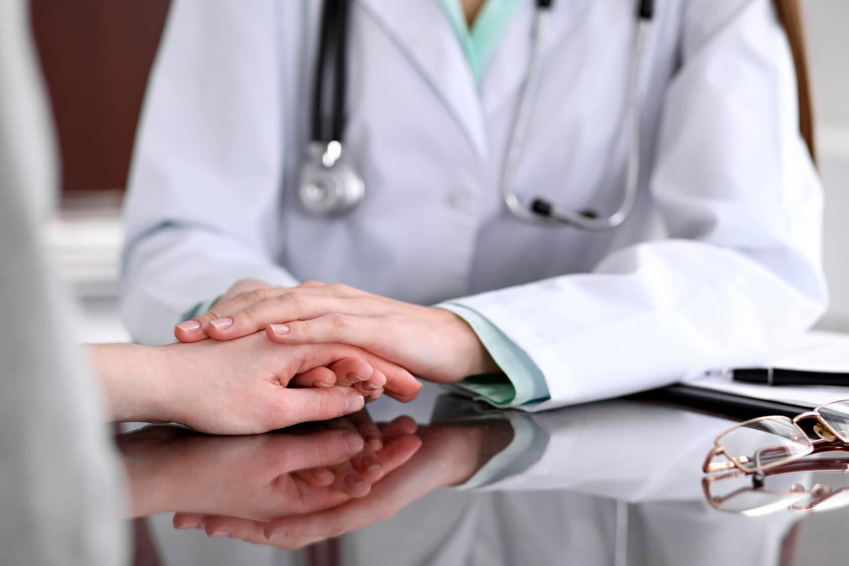 Названы ранние симптомы рака, которые требуют экстренного обращения к врачу