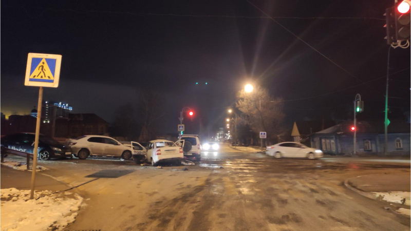 Массовая авария на перекрестке в Саранске: пострадали четыре человека