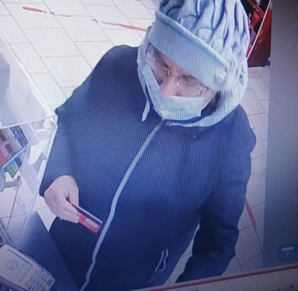 Полиция ищет женщину, укравшую кошелек из магазина в Саранске
