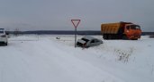 «Камаз» и легковушка столкнулись на перекрестке в Мордовии: есть пострадавший