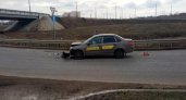 Грузовик и автомобиль службы такси столкнулись в Саранске: есть пострадавшая 