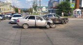 В Саранске на перекрестке не смогли разъехаться две «Лады» 