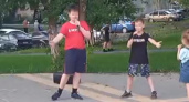 В Саранске школьники спели песню Бременских музыкантов на бульваре Братьев Веденяпиных