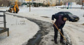В Пролетарском районе Саранска сотрудники коммунальных служб устраняют последствия снегопада