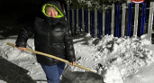 Жители Саранска вместе с коммунальщиками убирают дворы от снега