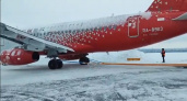 В аэропорту Саранска отбуксировали самолет, выехавший за пределы ВПП