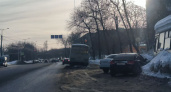 В Саранске водитель автобуса припарковался на проезжей части