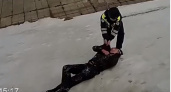 В Саранске полицейские спасли лежавшего на льду Тавлы молодого парня