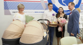 Артём Здунов в День России подарил детскую коляску тройняшкам из Саранска