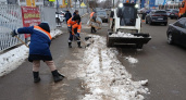 В Саранске коммунальщики убирают снег, заливают катки и подключают гирлянды