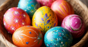 Священник назвал три цвета, в которые запрещено красить яйца на Пасху
