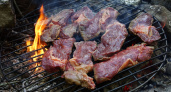 "Мясо закислится и будет вонять": шеф назвал 3 популярные ошибки при жарке шашлыка - убьет весь вкус