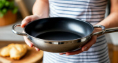 2 ложки в воду — и сковорода снова станет антипригарной: больше ничего не прилипнет и не пригорит — лайфхак