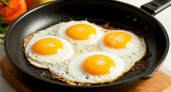 Не сало и не масло: На чём жарят яичницу хозяйки от бога — запомните раз и навсегда