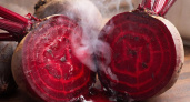 Свеклу на салаты часами не варю: знакомый повар научил готовить её вкуснее и проще - они у себя в ресторане готовят ее только так