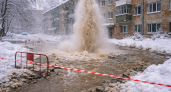 «Вода пошла по дороге» — в Саранске устраняют прорыв водопровода
