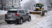 В Саранске автомобили мешают уборке снега