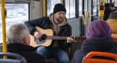 В троллейбусе №7 в Рузаевке пассажиров порадовали живой музыкой
