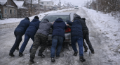 В Саранске водители помогли женщине выбраться из снежной ловушки