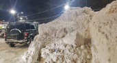 На Первомайской улице в Саранске снег не чистят всю зиму, дерево лежит два года, а дорогу ждут третий год
