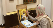 Студенты Саранской Духовной Семинарии учатся писать копии древних икон Николая Чудотворца