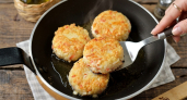 Соседка заскочила в гости, когда учуяла этот аромат: рецепт котлет из крабовых палочек на скорую руку