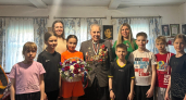 Легкоатлеты Мордовии навестили 100-летнего разведчика в Кадошкине