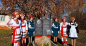 В селе Лобаски появился памятник эрзянскому поэту Якову Кулдыркаеву — каменная летопись на гранитных страницах