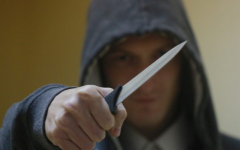 Житель Мордовии дважды пытался зарезать собутыльника