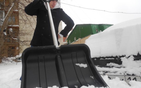 Мэр Саранска распорядился выделить горожанам лопаты