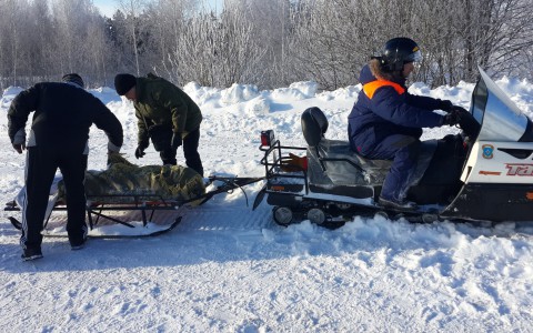 В Мордовии из занесенного снегом села покойника пришлось вывозить МЧСникам