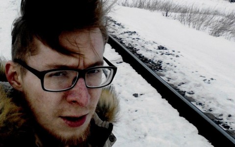 Парень, упавший с многоэтажки в Саранске, увлекался тяжелой музыкой и селфи