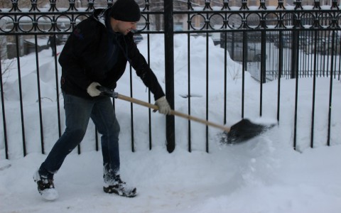 Мэр Саранска раскритиковал чиновников за нерасторопность при закупке лопат
